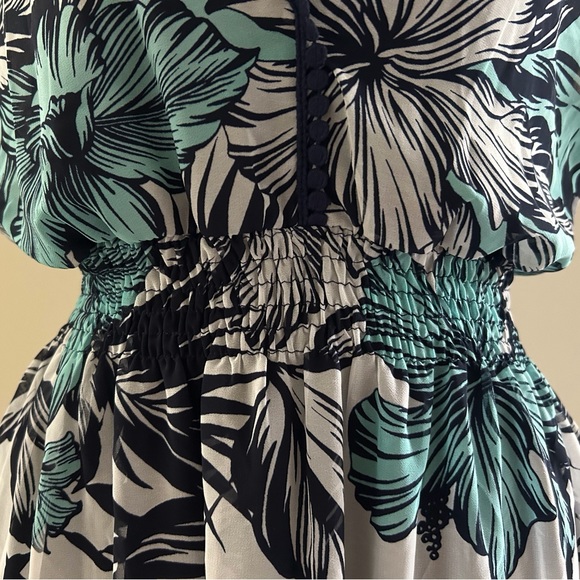 Pretty Summer Dress - Picture 3 of 10